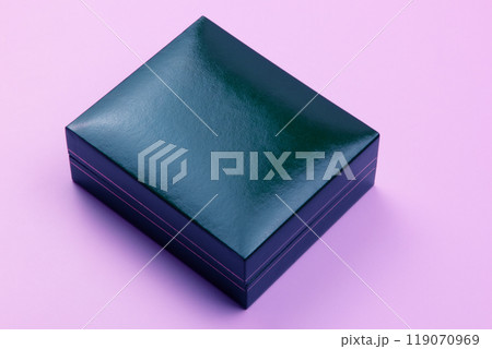 Packaging box for jewelry on a colored background Packaging box for jewelry on a colored background 119070969