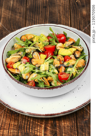 Delicious seafood mussels. 119070986