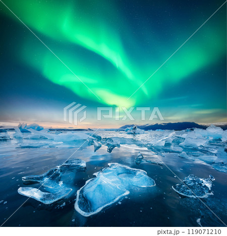 Aurora Borealis over Jokulsarlon Glacial Lagoon in Iceland 119071210