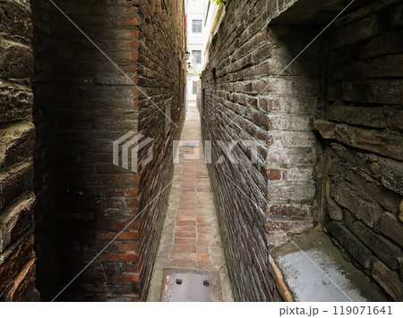 台湾・鹿港　摸乳巷　/　Mo Ru Lane, Lukang, Taiwan 119071641