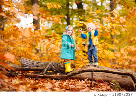 Kids playing in autumn park 119072057