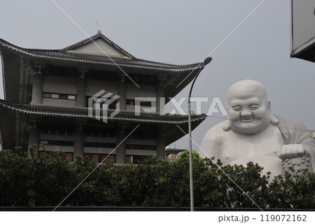 台湾の宝覚禅寺　台中大仏 119072162