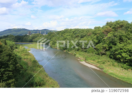 秩父橋から見える荒川と秩父の風景 119072598