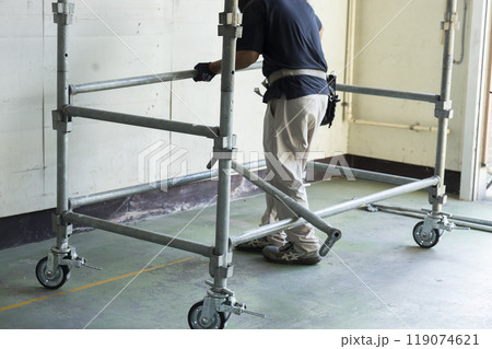 足場　工事現場 119074621