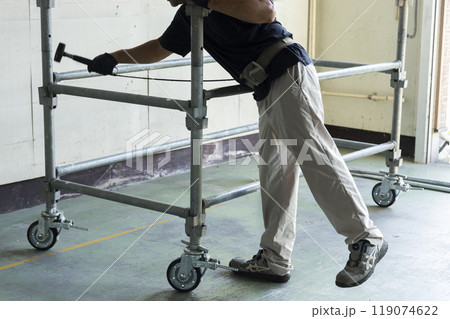 足場　工事現場 119074622