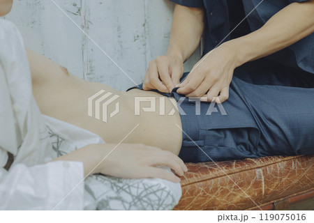 スラックスのファスナーを下す ボーイズラブ スラックスのファスナーを下す ボーイズラブ 119075016