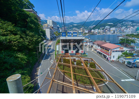 静岡県熱海市のアタミロープウェイから北西側の眺望(熱海市街,熱海港,和田浜南町など) 119075109