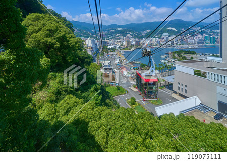 静岡県熱海市のアタミロープウェイから北西側の眺望(熱海市街,熱海港,和田浜南町など) 静岡県熱海市のアタミロープウェイから北西側の眺望(熱海市街,熱海港,和田浜南町など) 119075111