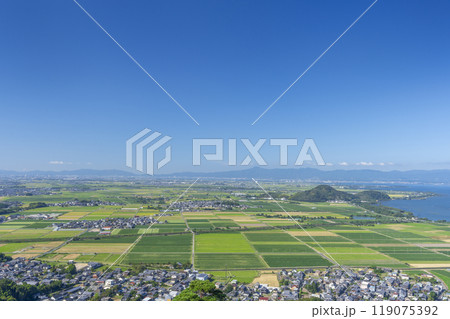 八幡山 山頂より琵琶湖方面の田園風景を望む 八幡山 山頂より琵琶湖方面の田園風景を望む 119075392