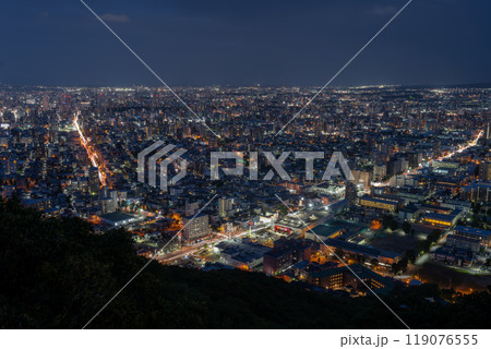 北海道　札幌　円山　登山　ハイキング　都市景観　夜景 119076555