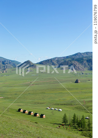 モンゴル、テレルジ国立公園内の風景 119076799
