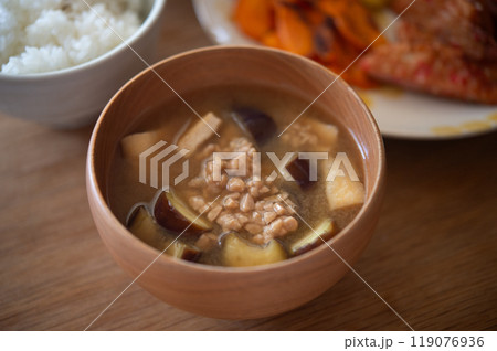 納豆と茄子の味噌汁 納豆と茄子の味噌汁 119076936