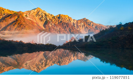 秋の唐松岳登山(夜明けの八方池と白馬三山) 秋の唐松岳登山(夜明けの八方池と白馬三山) 119077851