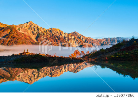 秋の唐松岳登山(夜明けの八方池と白馬三山) 秋の唐松岳登山(夜明けの八方池と白馬三山) 119077866