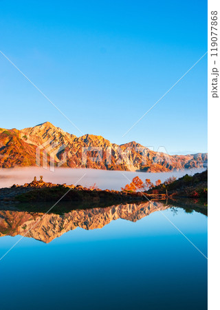 秋の唐松岳登山(夜明けの八方池と白馬三山) 秋の唐松岳登山(夜明けの八方池と白馬三山) 119077868