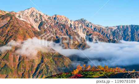 秋の唐松岳登山（夜明けの白馬三山） 119078109