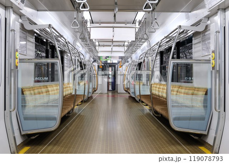 【JR東日本】EV-E801系〜ACCUM〜の車内（男鹿線） 119078793