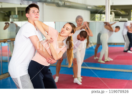 Woman and man practicing self defense techniques 119078926