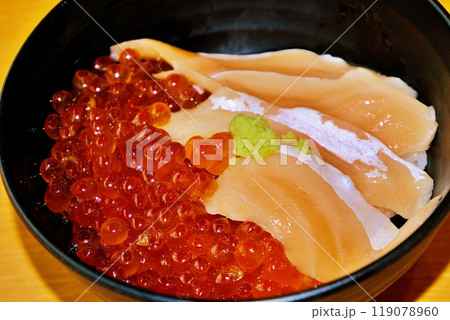 サーモンとイクラの親子丼 サーモンとイクラの親子丼 119078960
