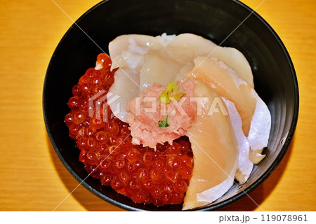 サーモンとイクラの親子丼 119078961