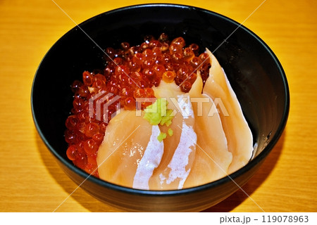 サーモンとイクラの親子丼 サーモンとイクラの親子丼 119078963