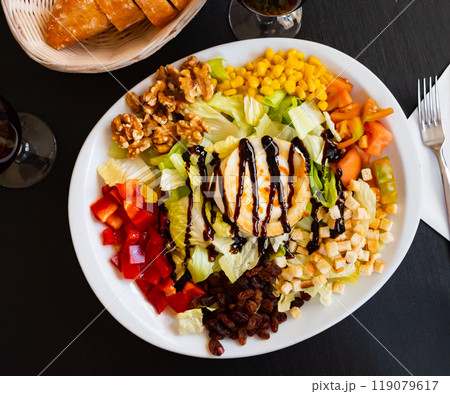 Goat cheese salad with vegetables 119079617