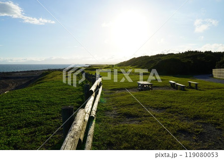 夏の終わりの夕暮れ時　茅ヶ崎柳島海岸 119080053