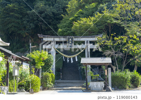 飛鳥坐神社　鳥居と鳥形山 119080143