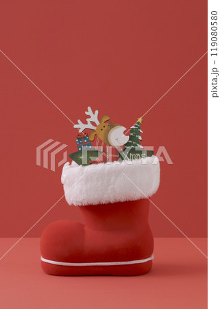 クリスマスの飾り、クリスマスの靴。サンタクロースの長靴。 クリスマスの飾り、クリスマスの靴。サンタクロースの長靴。 119080580