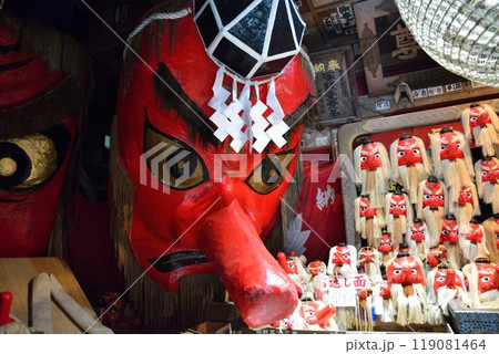 群馬県沼田市　迦葉山弥勒寺の日本一の天狗面 119081464