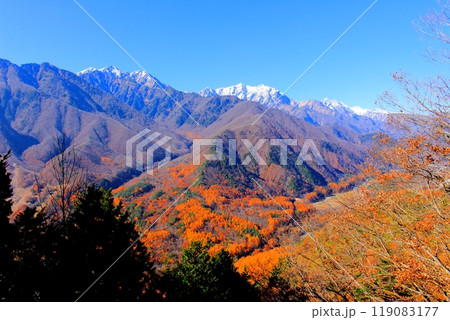 北アルプスと紅葉 信州の自然 北アルプスと紅葉 信州の自然 119083177