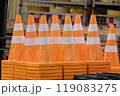積まれて並べられた白線入りの朱色のカラーコーン 119083275