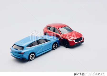 オモチャのクルマで事故のイメージ 119083513