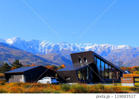 白馬村の北アルプスと紅葉 119083517