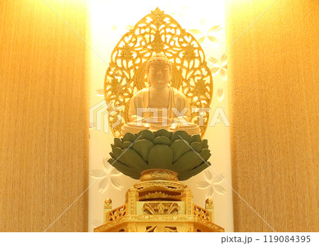 家具調仏壇に納められた釈迦如来の座像1 先祖供養納骨堂のイメージ7 家具調仏壇に納められた釈迦如来の座像1 先祖供養納骨堂のイメージ7 119084395