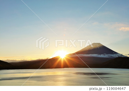 日本の夜明け　富士山と太陽 119084647