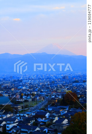 11月の甲府からの富士山 119084777