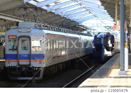 南海本線特急サザン・特急ラピート（新今宮駅） 119085479