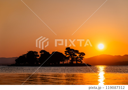 島根 宍道湖の夕日 119087312