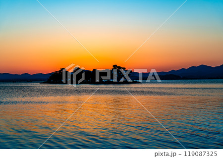 島根 宍道湖の夕日 119087325