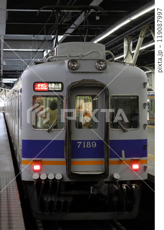 なんば駅に停車中の南海本線7100系+10000系（特急サザン） 119087997