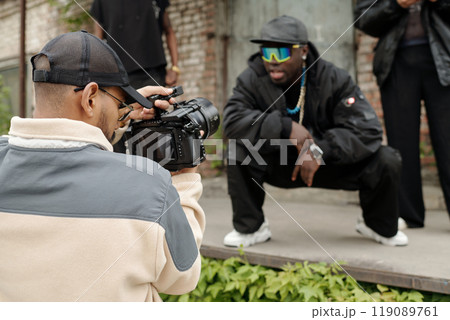 Capturing Urban Fashion with Professional Camera Equipment Capturing Urban Fashion with Professional Camera Equipment 119089761