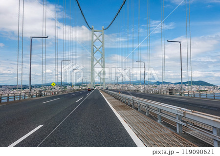 明石海峡大橋で海を渡る（兵庫県淡路島） 119090621
