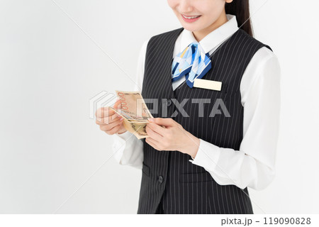 お金を持つ女性 制服 手元 お金を持つ女性 制服 手元 119090828