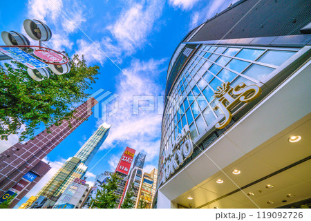 日本の東京都市景観 10月。新宿駅東口前。歌舞伎町やAlpenTOKYOなどを望む=7日 日本の東京都市景観 10月。新宿駅東口前。歌舞伎町やAlpenTOKYOなどを望む=7日 119092726