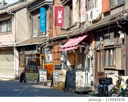 大阪市北区 中崎町の街角 119093836