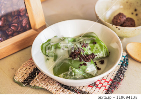 抹茶プリンのチョコシリアルがけ 119094138