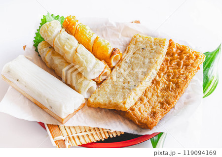 笊に盛った色々な練り物 119094169