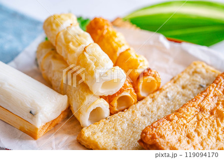 笊に盛った色々な練り物 119094170