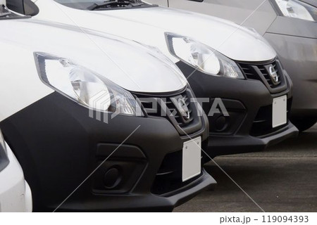 自動車イメージ　日産の商用車　ニッサンAD 119094393